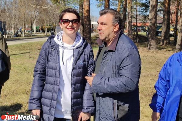 Евгений Куйвашев посадил две ели перед госпиталем ветеранов войн - Фото 7