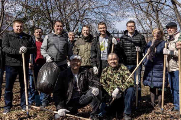 В Екатеринбурге во всеобщем субботнике поучаствовали депутаты медфракции - Фото 2