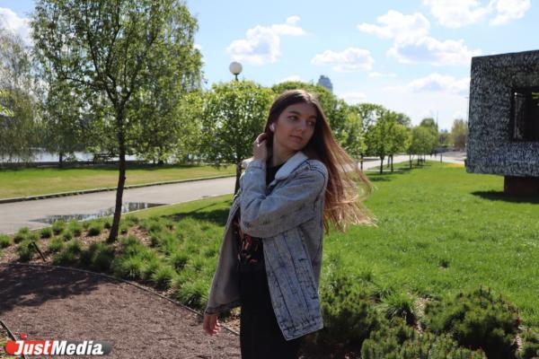 Александра Макарова, продавец: «Иногда погода на Урале сильно удивляет» В Екатеринбурге +21 градус - Фото 2