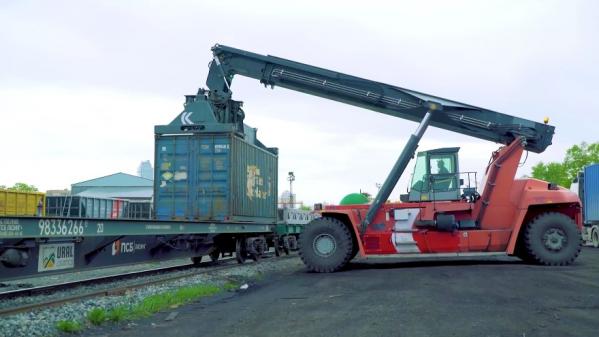 Контейнерный поезд РЖД и Почты России  доставил в Екатеринбург первую партию грузов - Фото 2
