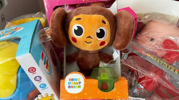 Сотрудники СвЖД собрали «Коробку храбрости» для маленьких пациентов - Фото 2