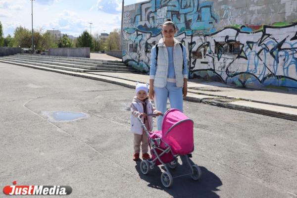 Лина Семенова, мама в декрете: «В мае нам больше нравится солнечная погода» В Екатеринбурге +15 градусов - Фото 2