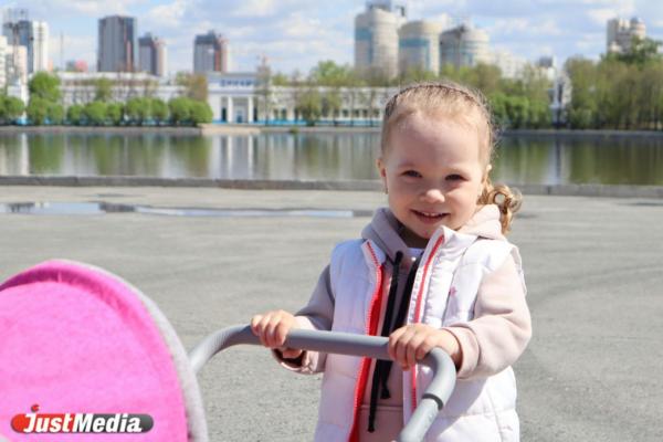 Лина Семенова, мама в декрете: «В мае нам больше нравится солнечная погода» В Екатеринбурге +15 градусов - Фото 3