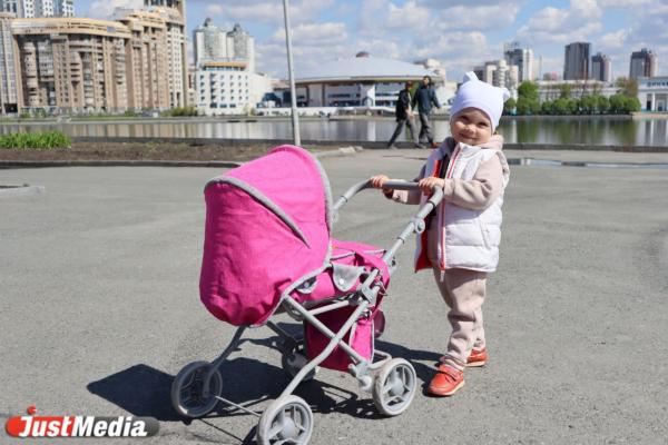 Лина Семенова, мама в декрете: «В мае нам больше нравится солнечная погода» В Екатеринбурге +15 градусов - Фото 5