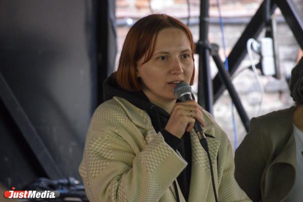 На улицах Екатеринбурга появилось 20 цифровых текстовых посланий - Фото 2