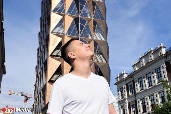 Егор Смольников, журналист: «Обожаю уютные деньки, когда можно с ноутбуком дома, с кружкой чая, сидеть и смотреть на дождь за окном». В Екатеринбурге +12 градусов - Фото 3