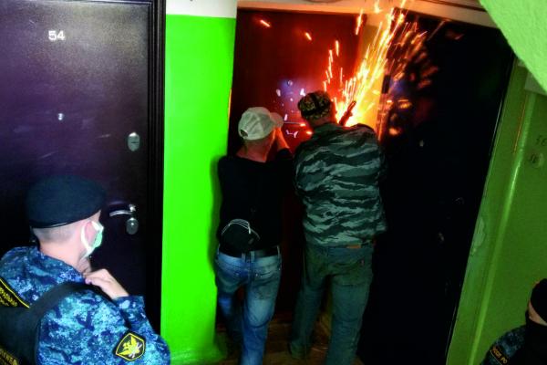 В Екатеринбурге жители подъезда в доме на Мичурина из-за соседа с января сидели без газа  - Фото 2