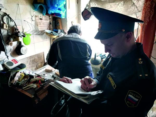 В Екатеринбурге жители подъезда в доме на Мичурина из-за соседа с января сидели без газа  - Фото 3