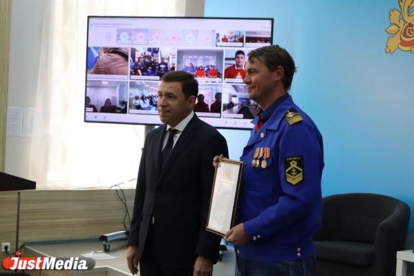 Евгений Куйвашев встретился с волонтерами в Доме добровольцев - Фото 8