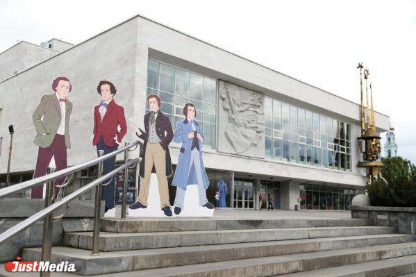 Герои «Безумных дней»: «Пока идет дождь, завершаю рисунок новыми деталями. Но лучше, чтобы завтра не было дождя». В Екатеринбурге +17 градусов - Фото 6