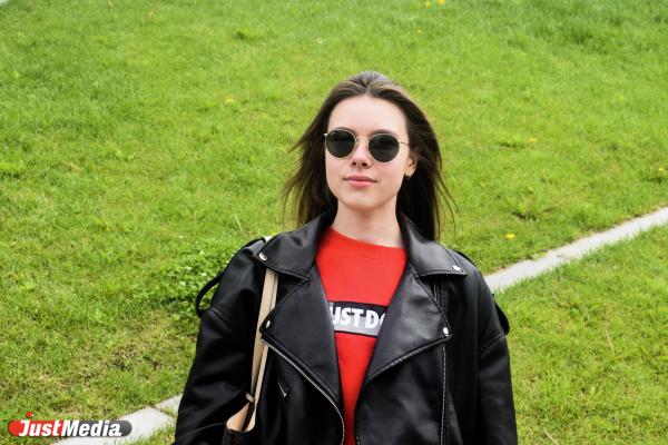 Юнита Аленичева, студентка УрФУ: «А нам и не надо жары – главное чтобы дождей поменьше было». В Екатеринбурге +20 градусов - Фото 5