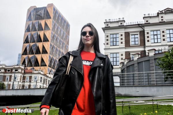 Юнита Аленичева, студентка УрФУ: «А нам и не надо жары – главное чтобы дождей поменьше было». В Екатеринбурге +20 градусов - Фото 6