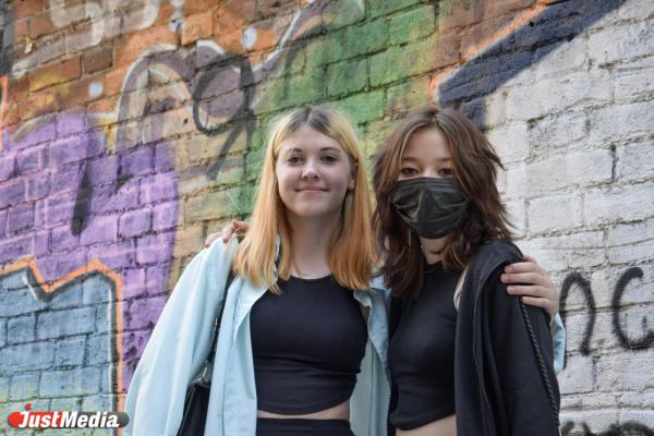 Лена Ноздрюхина и Полина Ваганова: «Когда если не сейчас нужно гулять по городу при первой свободной минуте». В Екатеринбурге +29 градусов - Фото 3