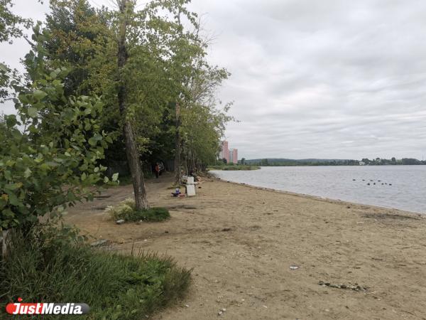 Алексей Орлов пообещал наказать виновных за замусоренный Верх-Исетский пляж - Фото 3