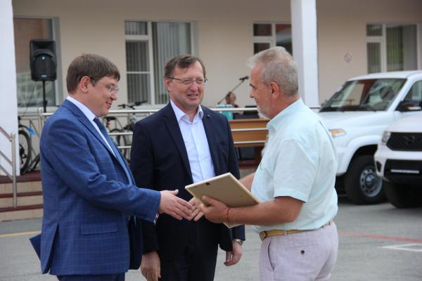 Поликлиникам Свердловской области передали более 60 автомобилей - Фото 2