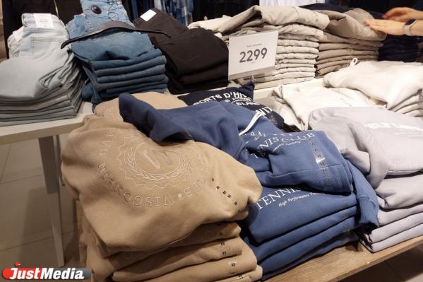 Открытый на финальную распродажу H&M парализовал «Мегу» огромной очередью - Фото 3