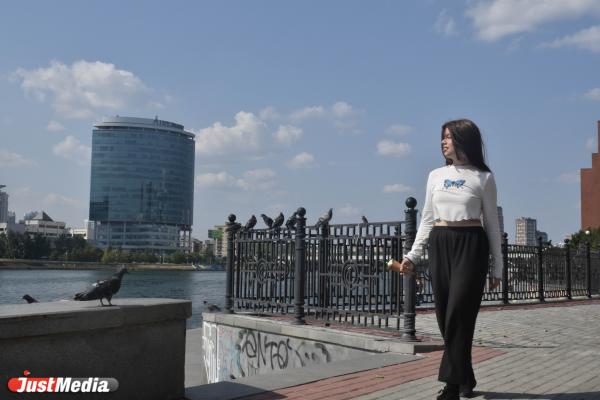 Лидия Мандыбура, продавец: «Пока лето не ушло, успевайте гулять и, конечно, не забывайте про мороженое». В Екатеринбурге +29 градусов - Фото 2