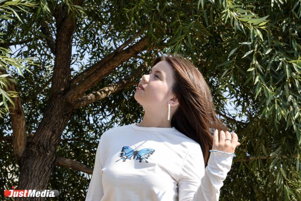 Лидия Мандыбура, продавец: «Пока лето не ушло, успевайте гулять и, конечно, не забывайте про мороженое». В Екатеринбурге +29 градусов - Фото 4