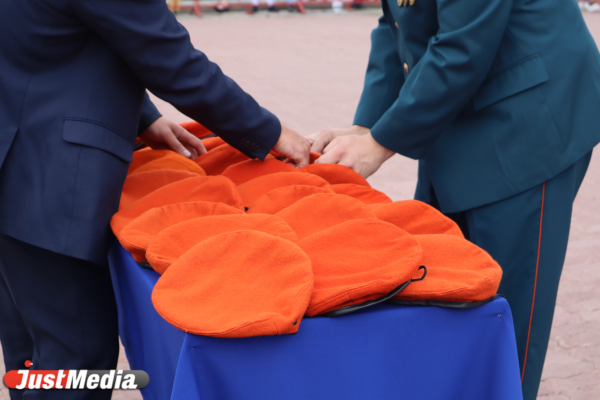 В Екатеринбург прибыл министр МЧС РФ Александр Куренков. ФОТО - Фото 3