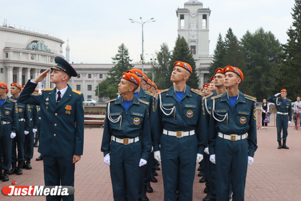 В Екатеринбург прибыл министр МЧС РФ Александр Куренков. ФОТО - Фото 7