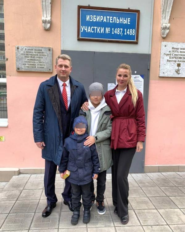 Четверо из пяти кандидатов в губернаторы Свердловской области пришли на избирательные участки - Фото 3