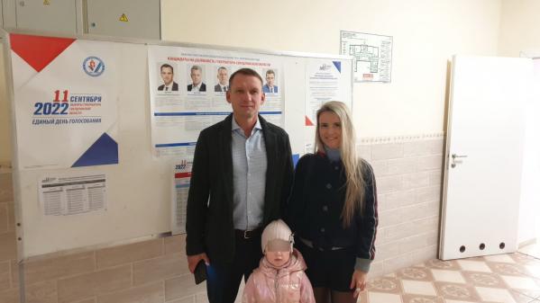 Четверо из пяти кандидатов в губернаторы Свердловской области пришли на избирательные участки - Фото 4