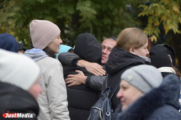 В Екатеринбурге проводили очередную партию мобилизованных - Фото 4