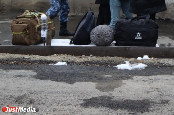 В Екатеринбурге проводили очередную партию мобилизованных - Фото 6