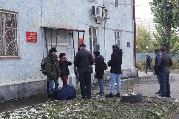 В Екатеринбурге продолжается отправка резервистов в Елань - Фото 2
