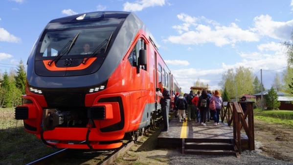 Более 13 тысяч человек перевезла СвЖД за сезон пригородными туристическими поездами - Фото 2