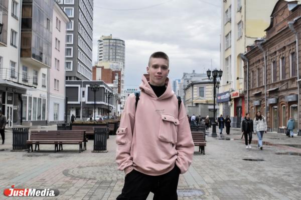 Никита Антонов, студент: «Не смотрите в окно на то, как уходит осень. Выходите и наслаждайтесь ею». В Екатеринбурге +14 градусов - Фото 4