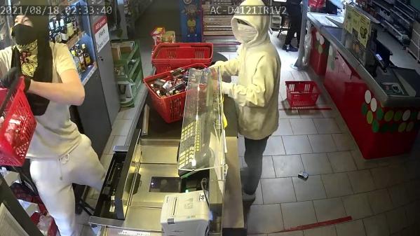 В Свердловской области будут судить банду, которая похитила из магазинов сигарет на 2,5 млн рублей - Фото 3