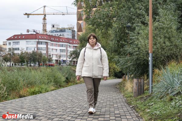 Ольга Долгих, преподаватель: «Осенняя погода замечательная. Она создает желание гулять и наслаждаться красотами Екатеринбурга». В столице Среднего Урала +9 градусов - Фото 3
