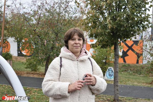 Ольга Долгих, преподаватель: «Осенняя погода замечательная. Она создает желание гулять и наслаждаться красотами Екатеринбурга». В столице Среднего Урала +9 градусов - Фото 4