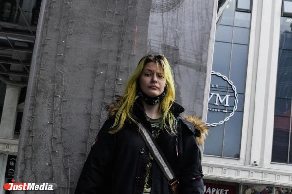 Жанна Михайлова, студентка: «Обожаю октябрь за балдежные лужи». В Екатеринбурге +4 градуса - Фото 4