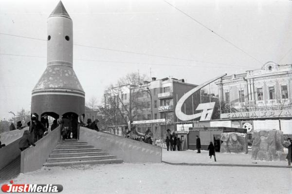 «Первые были без гирлянд и ярких шаров» Новогодней елке на площади 1905 года исполняется 85 лет - Фото 6