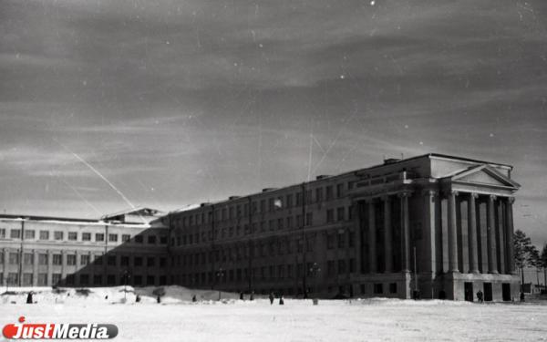 «Еще в 1950-х на Ленина от Восточной до УПИ был пустырь с единичными зданиями и одинокой трамвайной колеей». История застройки Втузгородка  - Фото 30