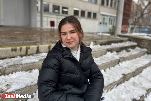 Милана Вяткина, старшеклассница: «Не люблю холод, но гулять в снегопад в городе обожаю». В Екатеринбурге 0 градусов - Фото 4