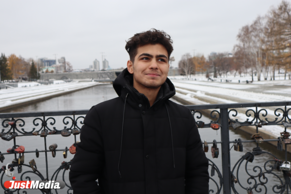 Ислам Оглы, студент: «Холод не очень люблю». В Екатеринбурге +1 градус - Фото 3