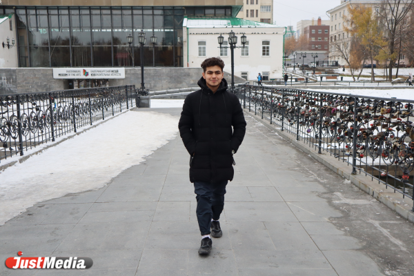 Ислам Оглы, студент: «Холод не очень люблю». В Екатеринбурге +1 градус - Фото 5