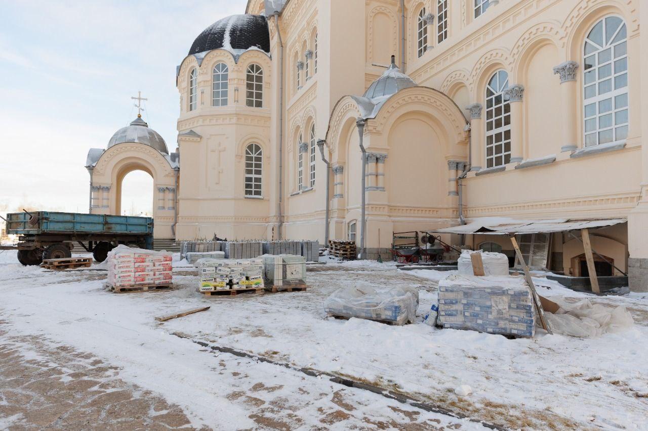 крестовоздвиженский собор верхотурье внутри