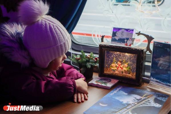 Юные екатеринбуржцы побывали в гостях в поезде Деда Мороза. ФОТО - Фото 4