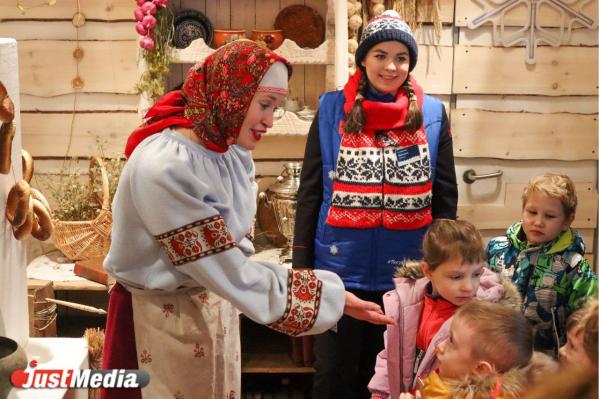 Юные екатеринбуржцы побывали в гостях в поезде Деда Мороза. ФОТО - Фото 7