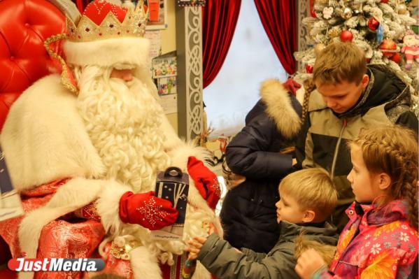 Юные екатеринбуржцы побывали в гостях в поезде Деда Мороза. ФОТО - Фото 9