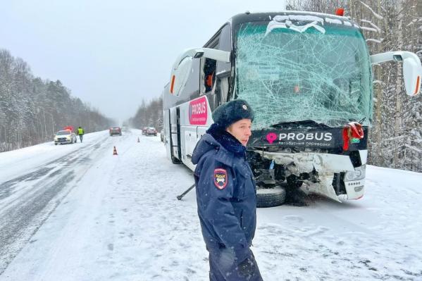 На Серовском тракте влиятельный единоросс погиб в лобовом ДТП с автобусом - Фото 2