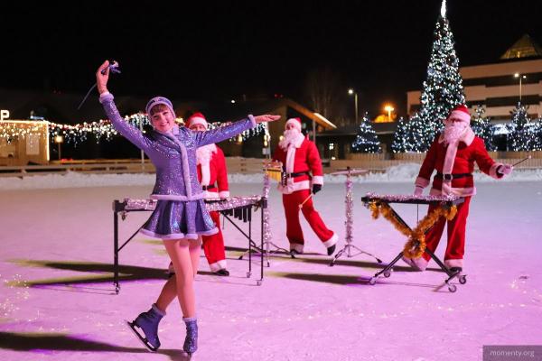 К 130-летию балета «Щелкунчик» музыканты из Екатеринбурга сыграли на катке «Танец Феи Драже» - Фото 2