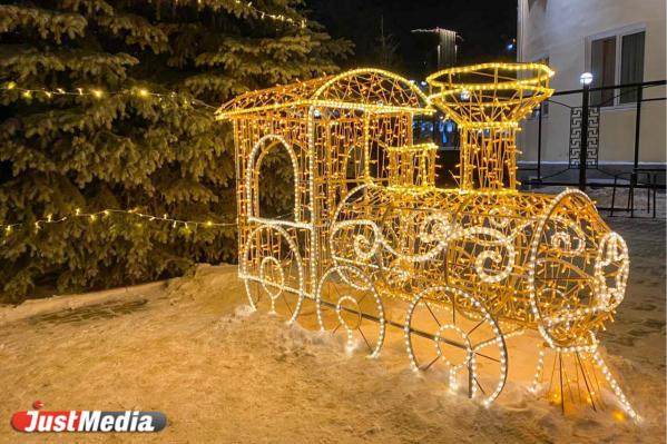 «Зимняя и праздничная красота заставляет улыбаться». В Екатеринбурге -11 градусов - Фото 5