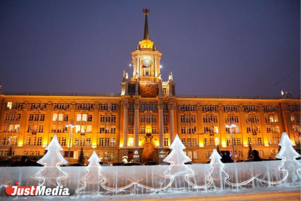 В Екатеринбурге начал работу ледовый городок - Фото 3