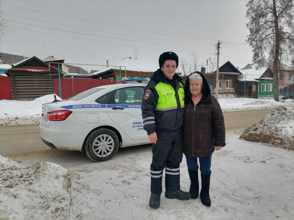 В Свердловской области сотрудники ГИБДД дважды спасли людей при пожаре - Фото 2