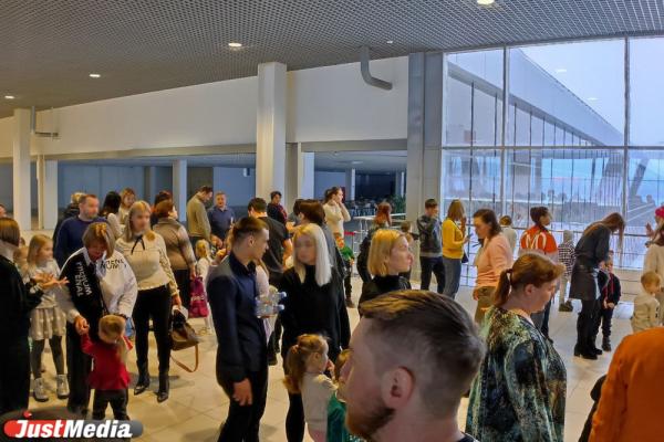 Семья из Екатеринбурга пожаловалась на то, что «вход» на детский спектакль в ЭКСПО занял почти час - Фото 4